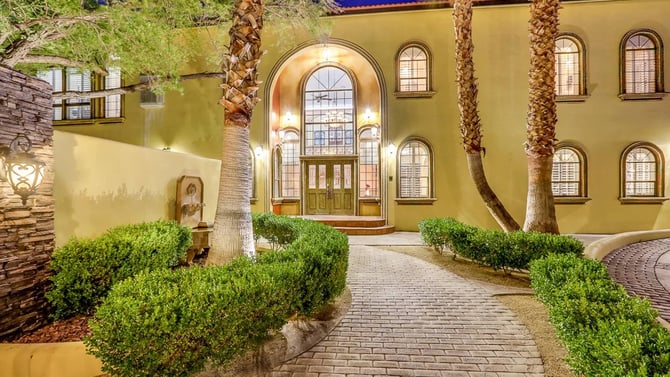 How to Choose the Right Las Vegas Vacation Rental for a Large Group
